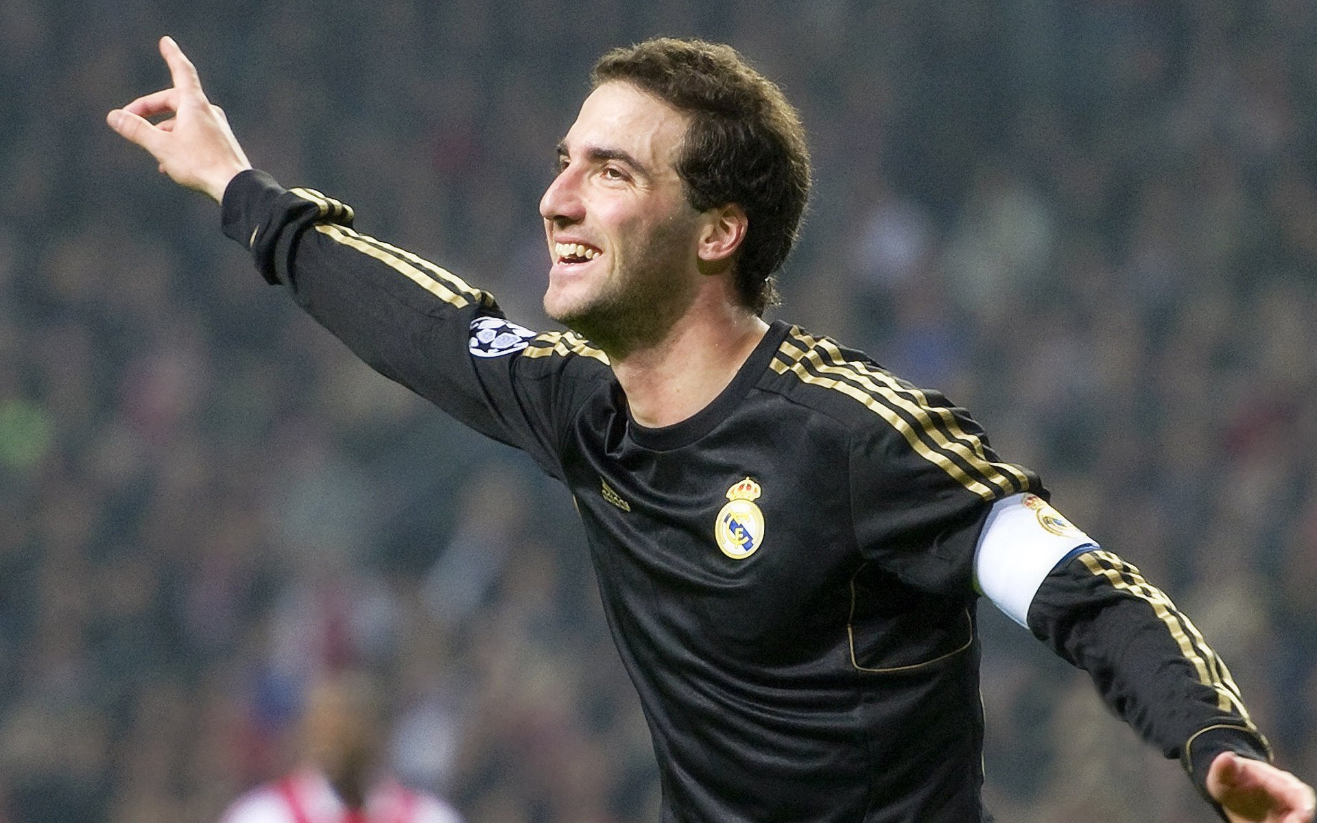 绿队后卫砍下三双，带领球队取得胜利，绿军球员